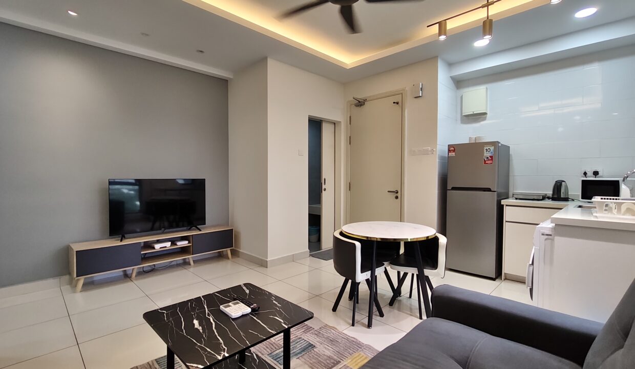 Living room & Kitchen