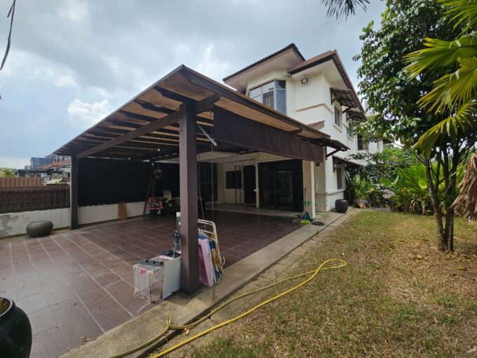Car porch of house for sale in puchong